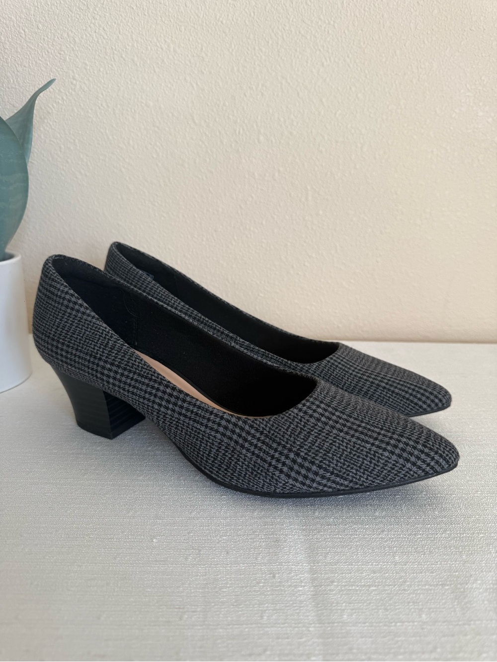New Clark’s Teresa Step Classic Grey Houndstooth Block Heel Pumps